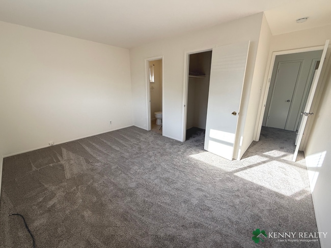 Building Photo - Renovated 3BR Duplex Home – Garage, Laundry, Parking