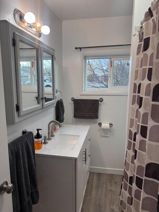 Building Photo - 315 Diamondville Ave