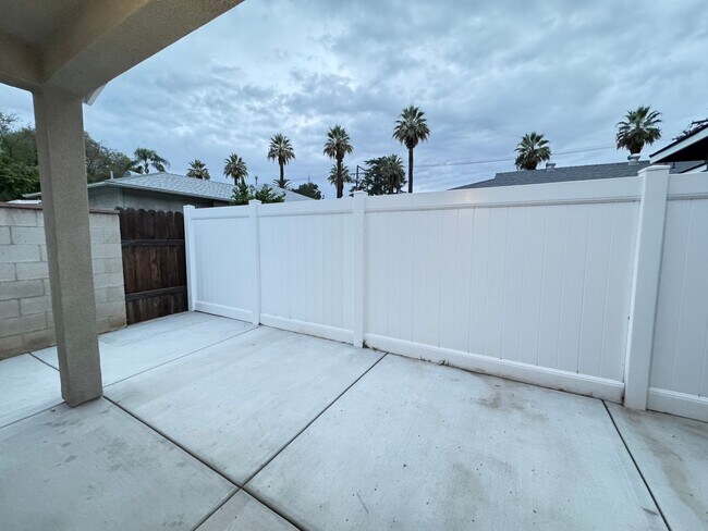 Building Photo - Stunning 2Bd/2Ba New Build in Riverside!