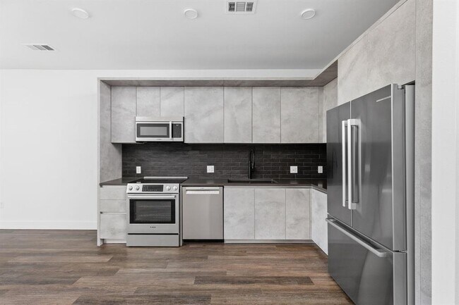 Building Photo - 4315 S Congress Ave