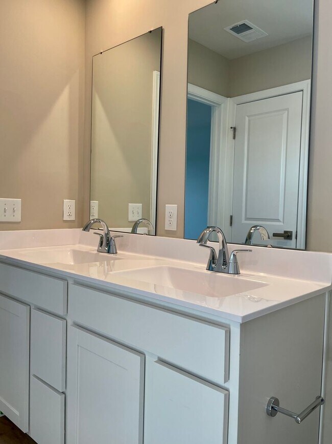 Building Photo - 3005 Edgemead Cir NW