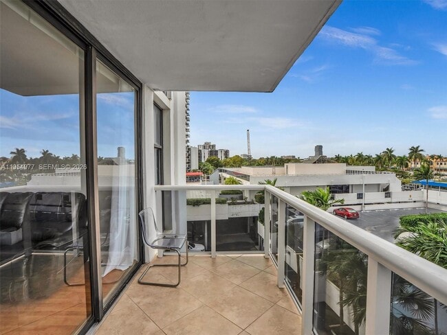 Building Photo - 3675 N Country Club Dr