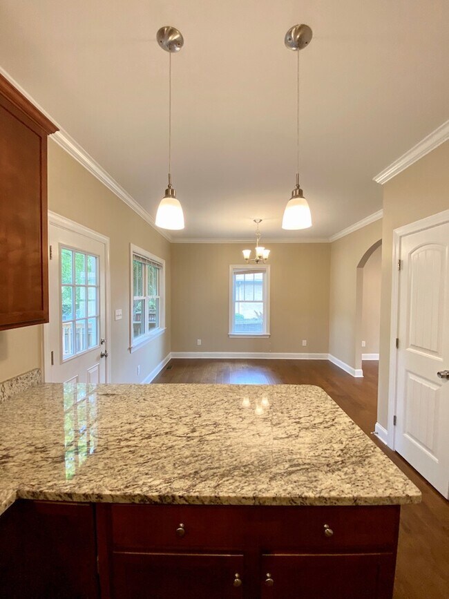 Building Photo - 2024 Jersey Ave