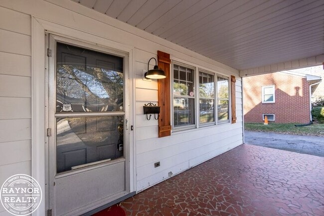 Building Photo - 433 Norvell St