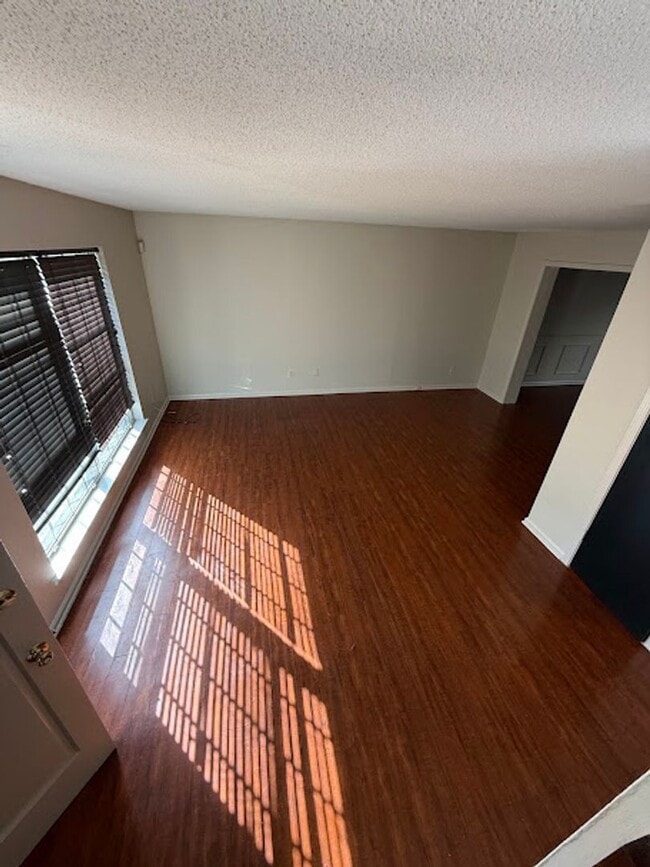 Building Photo - 497-497 Dickinson St