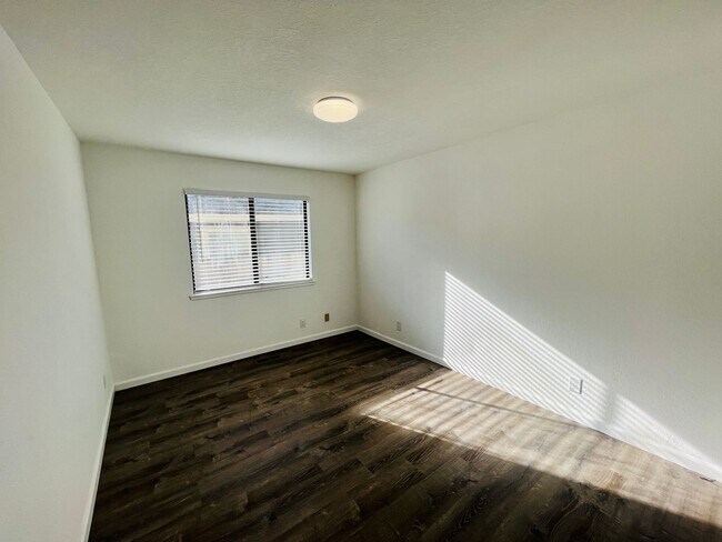 Building Photo - 230 Prospect St