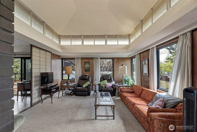 Building Photo - 744 N 66th St