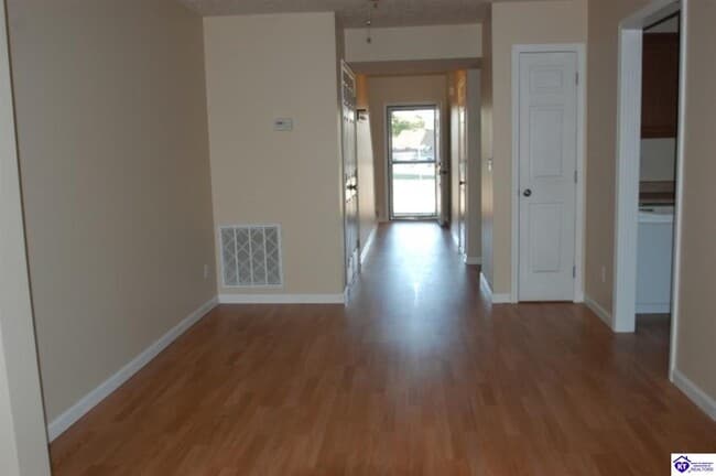 Building Photo - 118 Darby Woods Ct