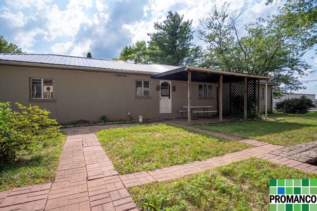 Building Photo - Cozy 1-Story Home