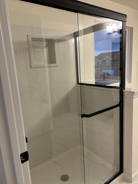 Building Photo - 402 Yellow Rose Ct