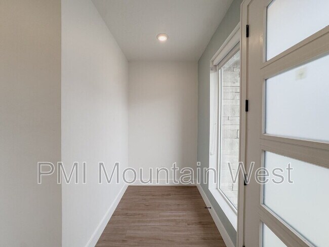 Building Photo - 331 S 680 W