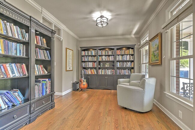 Building Photo - Spacious 5-Bedroom, 5-Bath Home for Rent in Shadowwood