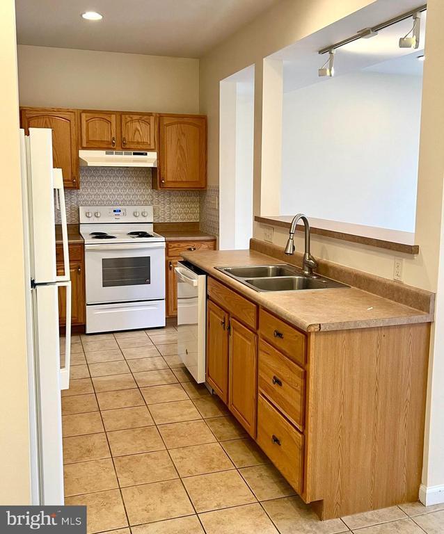 Building Photo - 2037 Powell Dr