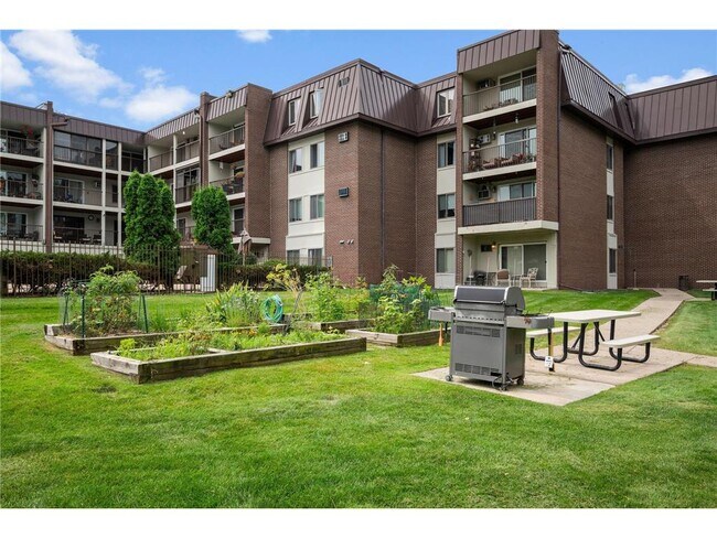 Building Photo - 4860 Park Commons Dr