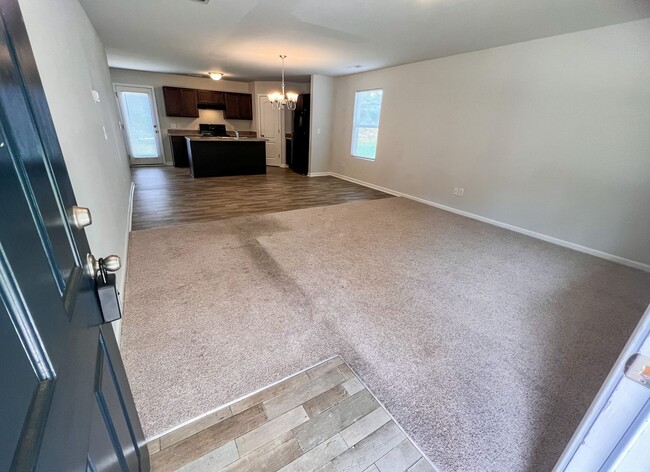 Building Photo - Gorgeous 3 bedroom, 2 1/2 bathroom two-sto...