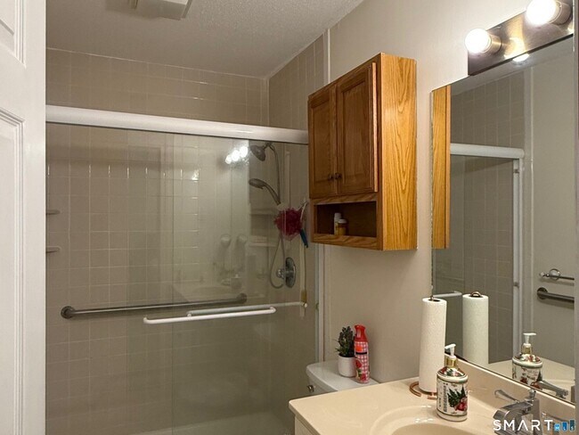 Building Photo - 14 Daniel Dr