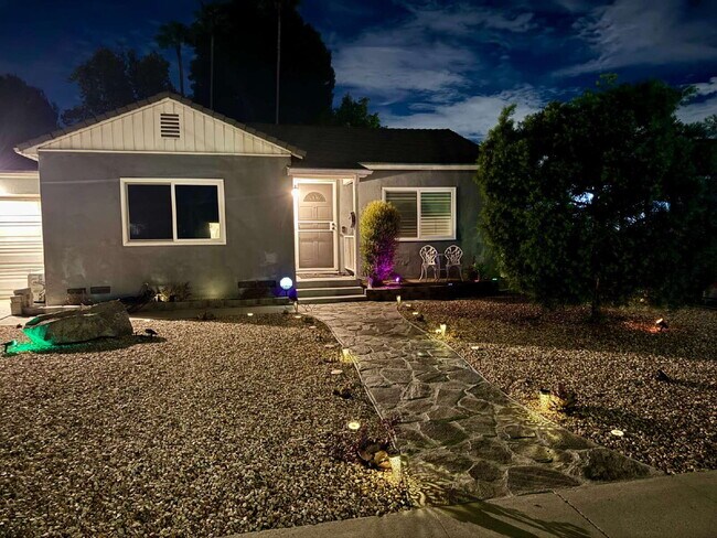 Building Photo - Beautifully Remodeled 2BR/1BA  Home – Move-In Ready!