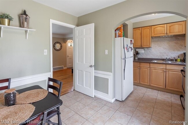 Building Photo - 1997 Henrietta St