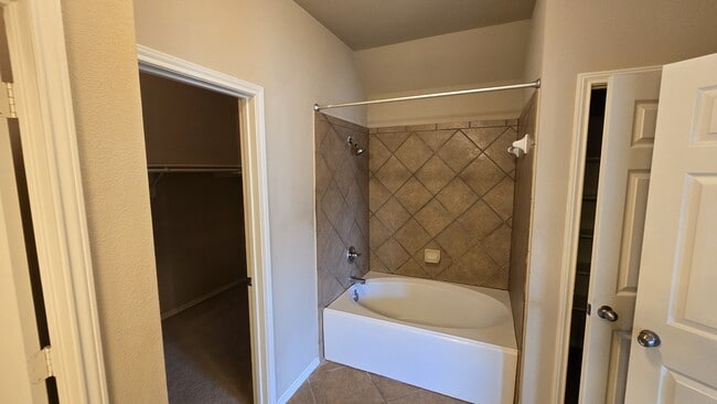 Building Photo - 2918 Hebert Trail Dr