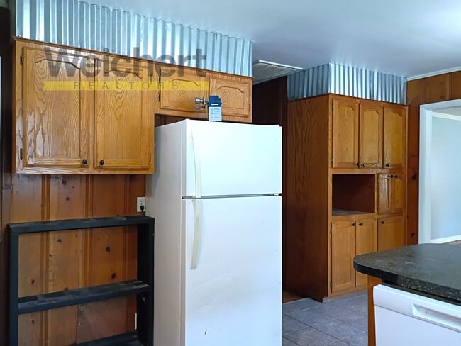 Building Photo - Spacious 4-Bed Home with Fenced Backyard