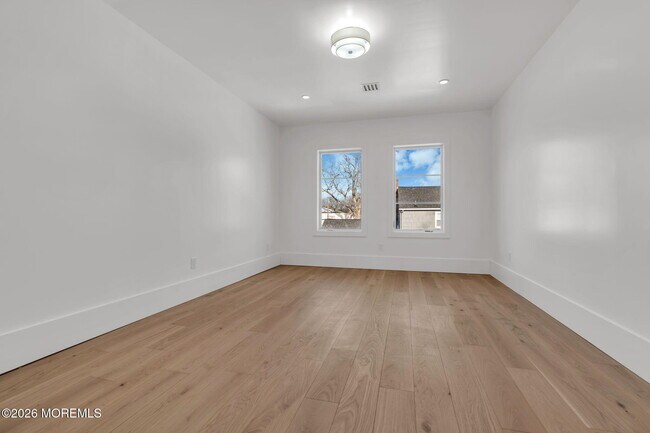 Building Photo - 497 Norwood Ave