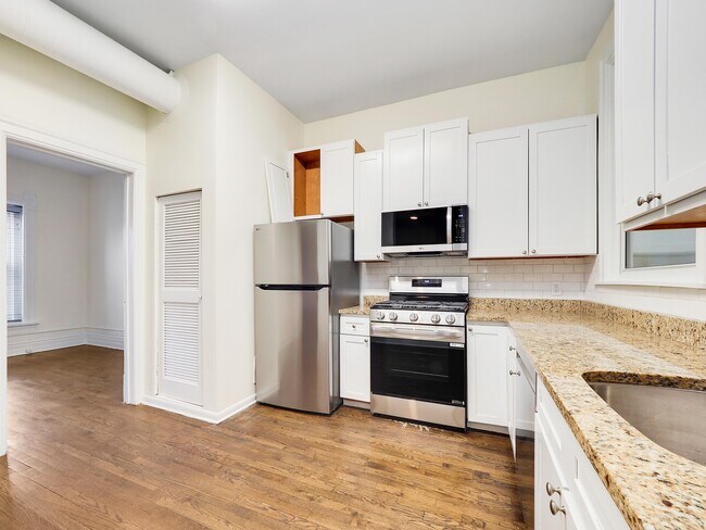 Building Photo - 1359 N Wells St