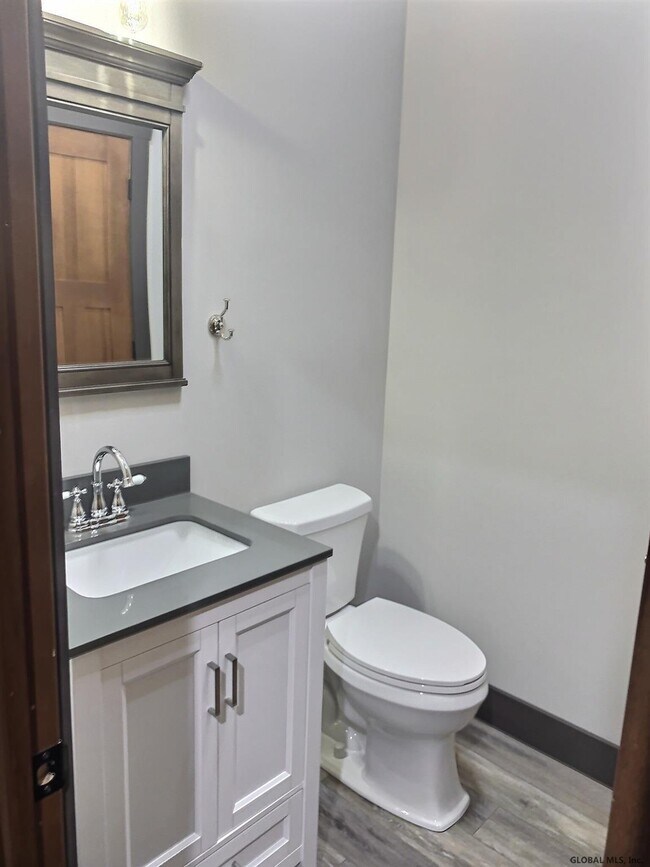 Building Photo - 34 William St