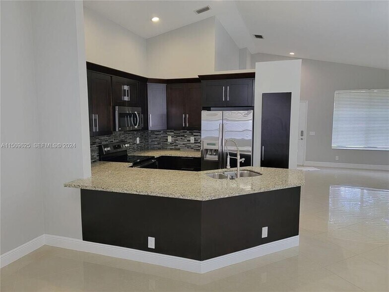 Building Photo - 928 Falling Water Rd