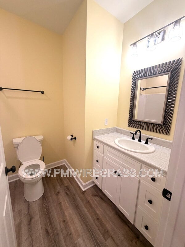 Building Photo - 326 Golf View Dr