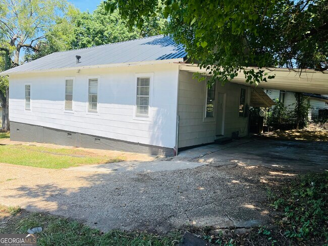 Building Photo - 1405 Austin St