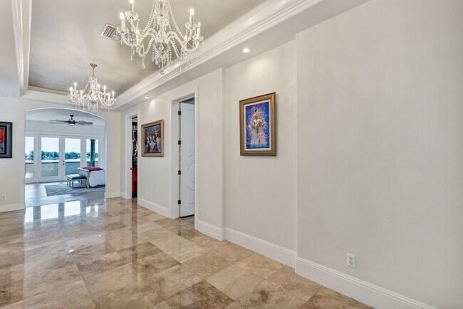Building Photo - 2616 N Westmoreland Dr