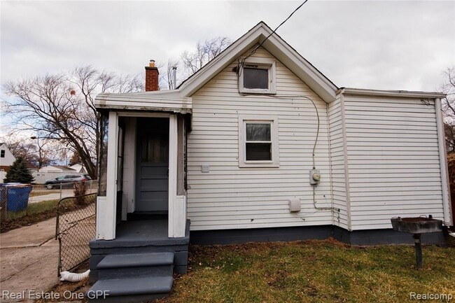 Building Photo - 8242 Maxwell Ave