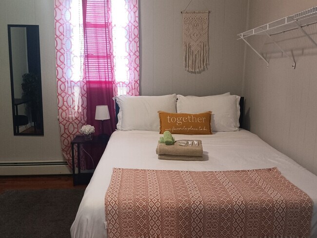 Building Photo - 125 Salina St