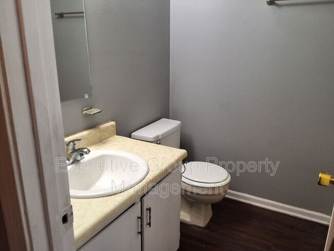 Building Photo - 1221 Clear Ridge Ln