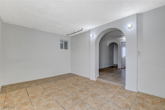 Building Photo - 5813 W Balzar Ave