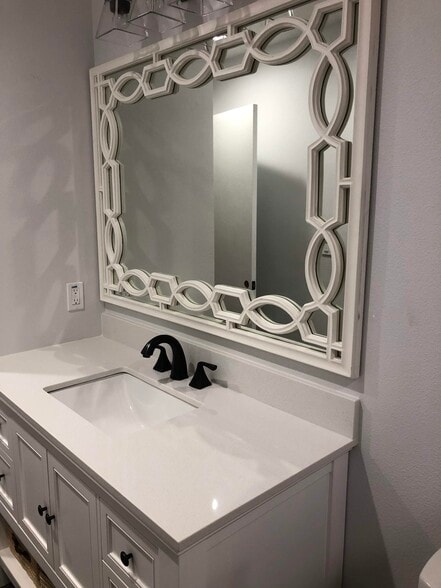 Building Photo - 4045 E 3rd St