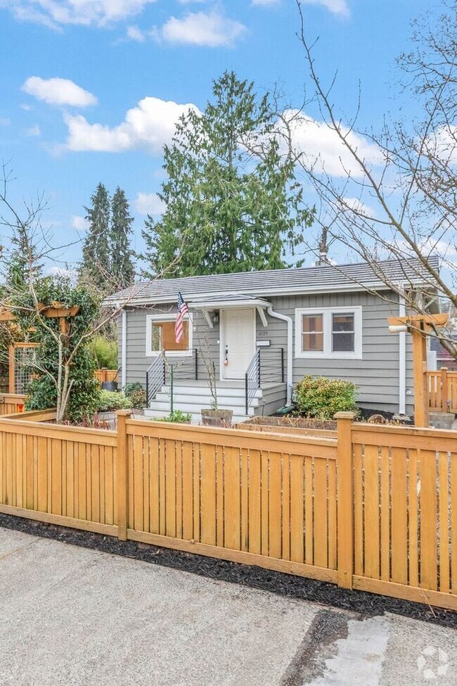 Building Photo - Charming Cottage in West Seattle's Highly ...