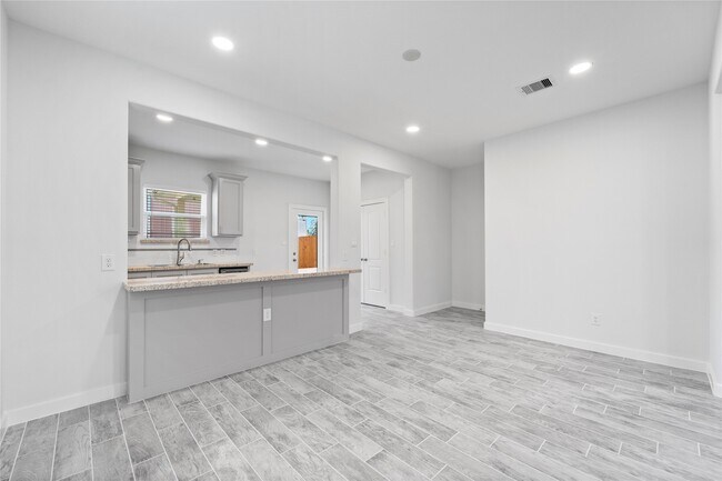 Building Photo - 913 Turner Dr