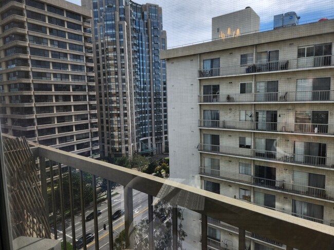 Building Photo - Elegant Fully Furnished  1bed+Den/2bath wi...