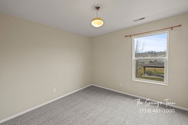 Building Photo - CHARMING 3BD/2BA CONDO featuring FRESH UPDATES - Security Deposit Waiver Available