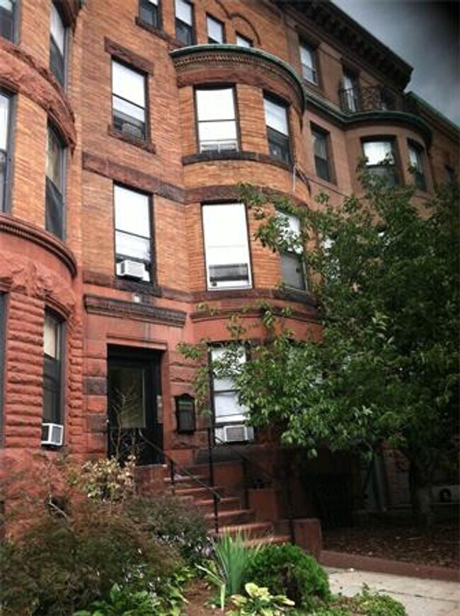 Building Photo - Kenmore Brownstone