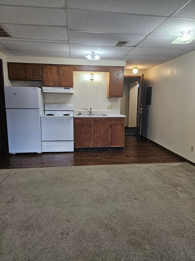 Building Photo - One Bedroom Apartment Downtown