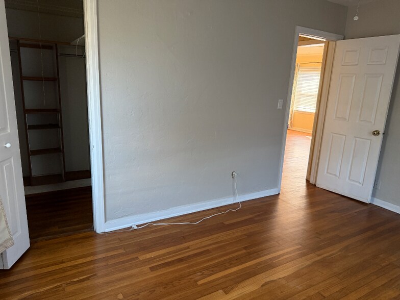 Building Photo - 1304 17th Ave N