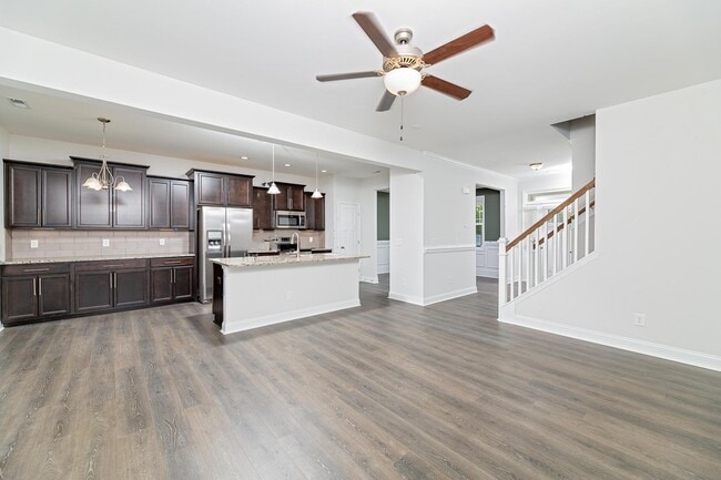 Building Photo - 587 Foothills St