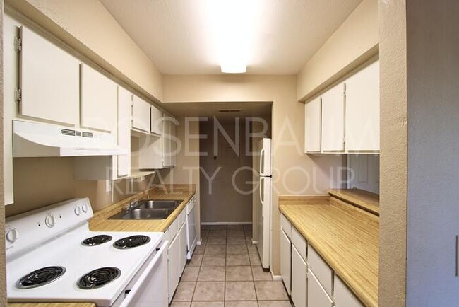 Building Photo - Beautiful & spacious 2-bedrooms, 1.5-baths...