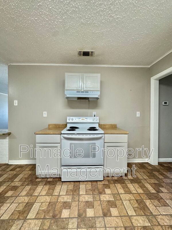 Building Photo - 2013 Koberlin St