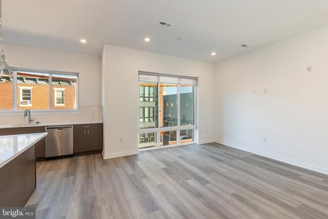 Building Photo - 710 N 16th St