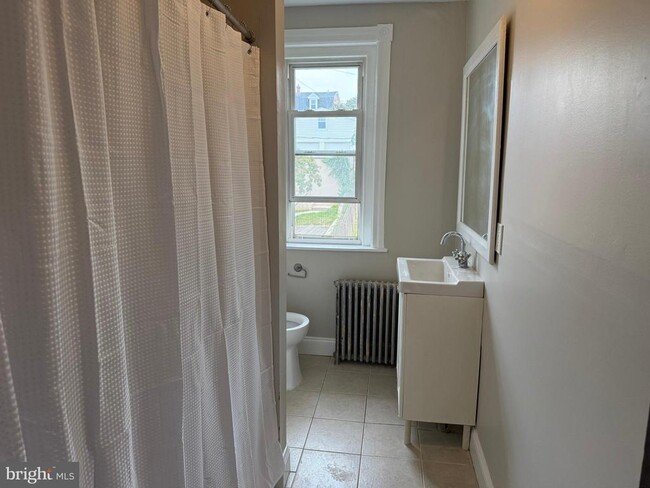 Building Photo - 134 W 8th Ave