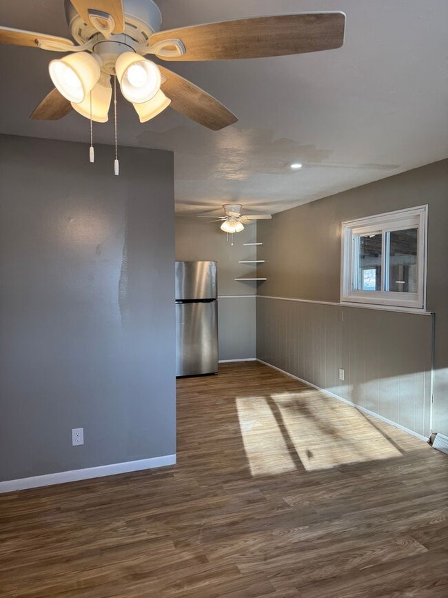 Building Photo - 4br 2bth large sun room and big fenced in backyard