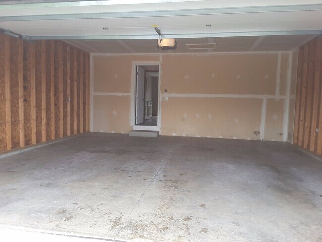 Building Photo - Beautiful 3 Bedroom 2 Bath Home in Elkhart!
